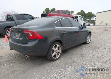 2013 Volvo S60 T5/T5 Platinum/T5 Premier/T5 Premier Plus из США, поврежденный, VIN YV1612FS6D2229587